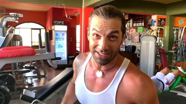 Тренировки Вегана | Отжимания на брусьях смотреть онлайн