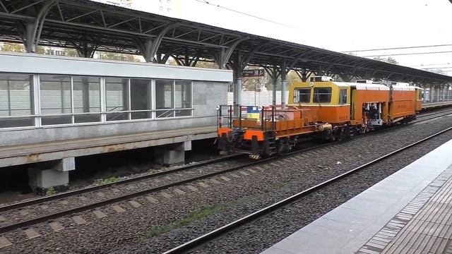Путевая машина UNIMAT 08-275-3S (ПЧМ Брянск) прибывает на ст. Реутово. смотреть онлайн