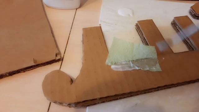 Санки из Картона/клей ПВА/бумага и краски акриловые/клей пистолет. смотреть онлайн
