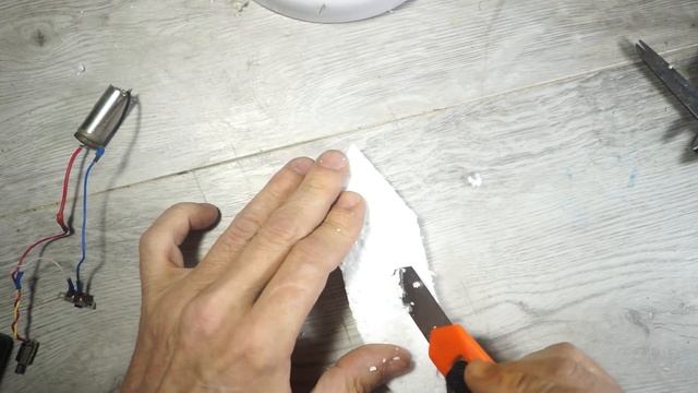 Как сделать самоделку с моторчиком от мобилки . смотреть онлайн