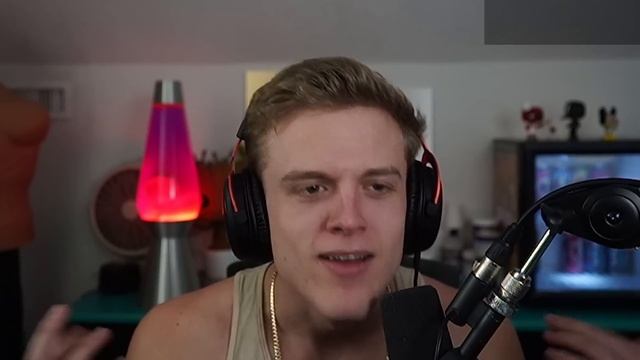 Fortnite Kid Ratios Mom With His Earnings?! смотреть онлайн