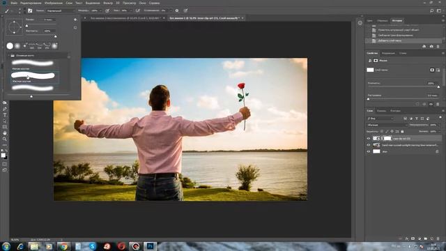 Как в фотошопе вставить объект в руку человека