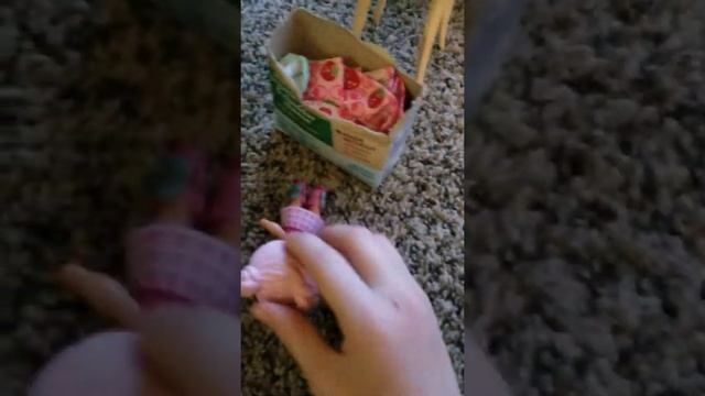 Как сделать кроватку из коробки смотреть онлайн