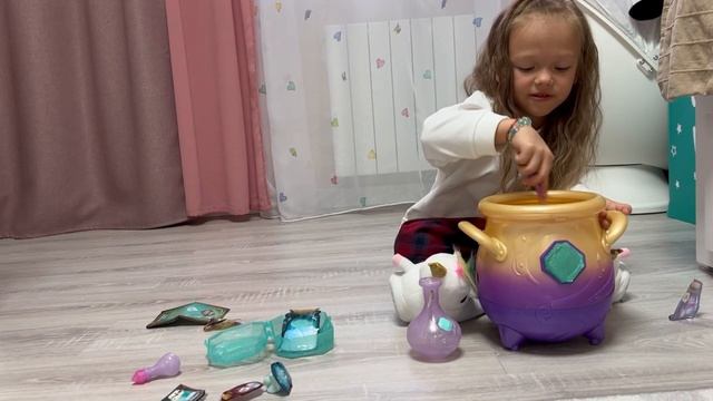 Magic Mixies Magical Misting Cauldron: волшебный котёл с интерактивной игрушкой! смотреть онлайн