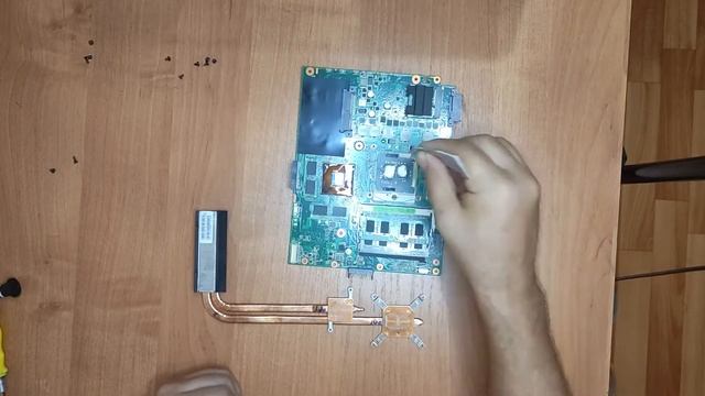 Разбираю и чищу ASUS K52JV смотреть онлайн