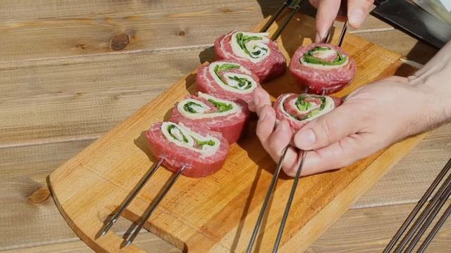 ВЫСОКАЯ КУХНЯ ГРИЛЯ. РУЛЕТИКИ ИЗ ФЛАНК СТЕЙКА #grill #forester смотреть онлайн