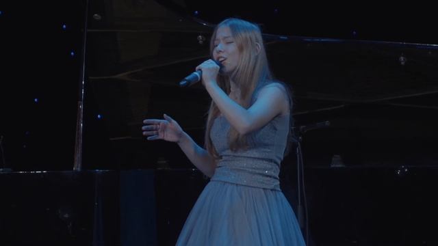 Назарова Арина - «А зима будет большая». Аккомпанемент - Динактион Махов смотреть онлайн