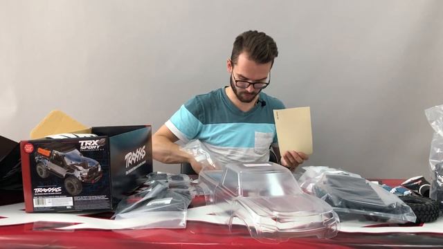 Traxxas TRX-4 Sport kit. Что внутри? Как собрать? Часть 1. смотреть онлайн