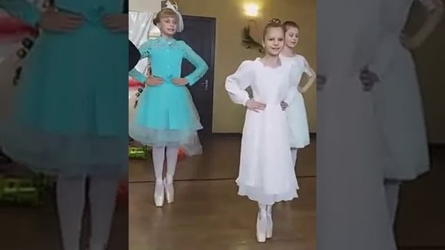 новогодний праздник в студии " Мрия" ( дебют на пуантах ) смотреть онлайн