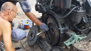 Реанимация ТРАКТОРОВ. ХТЗ Т-150 ВСКРЫТИЕ СЦЕПЛЕНИЯ, Укрываем сено. Планировка загона