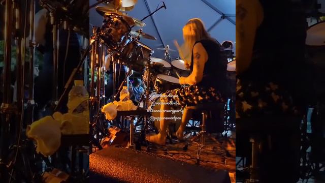 Nicko McBrain playing "Blood Brothers" • Rock N Roll Ribs 13th Anniversary 2022 смотреть онлайн