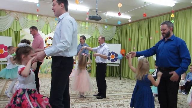 "Пригласи меня папа на вальс" смотреть онлайн