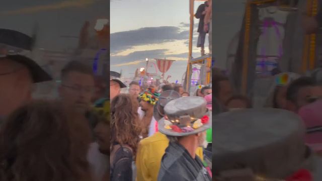 @RobotHeart in Burning Man 2022 @black-rock-city смотреть онлайн