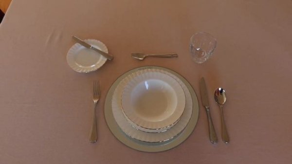 Сервировка стола к обеду. Informal Dinner or Luncheon Table Setting.