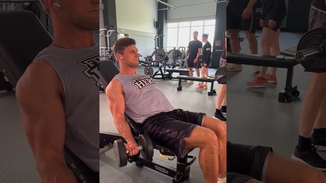 Подъем гантелей на бицепс сидя с медленным опусканием 18*6 смотреть онлайн