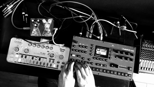 PihkaSound Monday Jam E09: Elektron Octatrack, Cyclone TT-303, Korg Minilogue смотреть онлайн