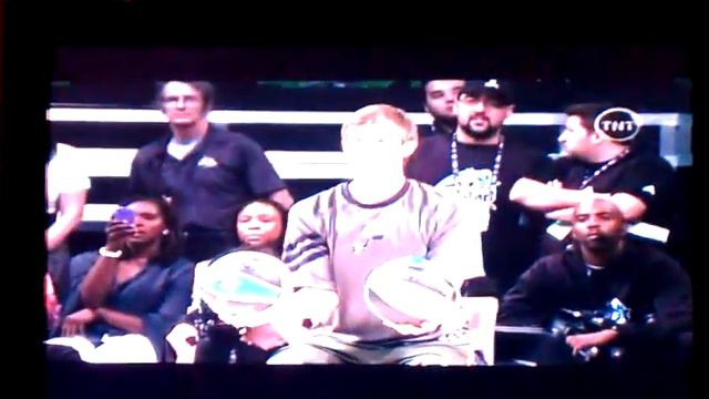 Jeremy Evans two balls one dunk! смотреть онлайн