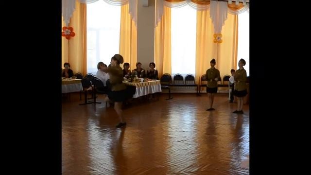 Раскудрявый клён зелёный, лист резной... смотреть онлайн