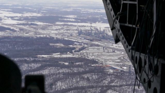 Zimmers Fly Above The Twin Cities In Chinook Helicopter смотреть онлайн
