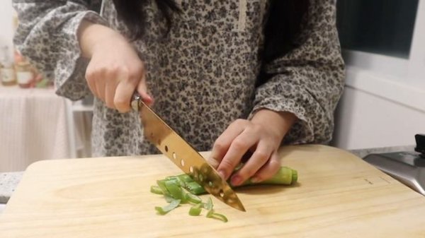 [eng/vlog] 자취브이로그?| 집에서 마파두부 해먹고, 돈까스 샌드위치 해먹는 일상?, 생일선물 언박싱, 스팸마요 덮밥, 나는 가장이니까... 벌어야지, 자취일상, 집밥