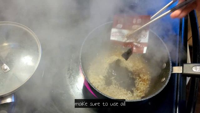 Korean teaching you how to cook a Korean Chacharoni (or chapagetti) properly смотреть онлайн