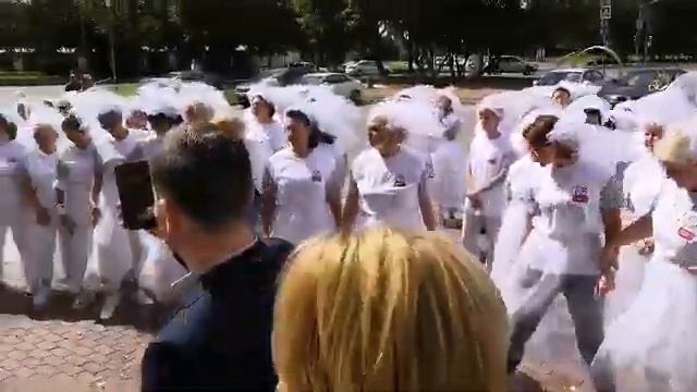 Участник проекта «Московское долголетие» женился на модели смотреть онлайн