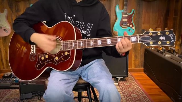 Gibson SJ-200 Standard VS SJ-200 Rosewood смотреть онлайн