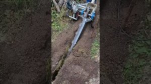 Электрический траншеекопатель. Прокладка трассы для укладки трубы.