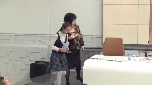 Презентация сказки на 2-х языках "Мамонтенок Мэник" смотреть онлайн