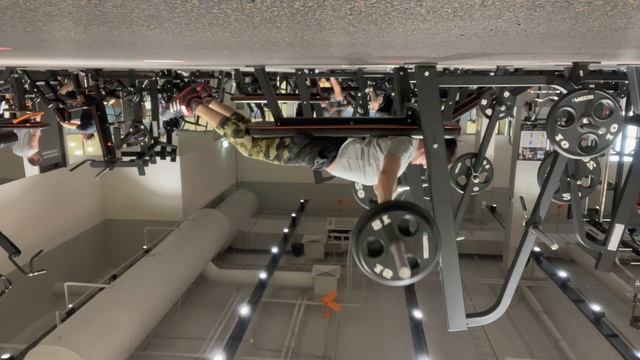 Д2. Жим штанги лёжа. Ноги на лавке смотреть онлайн