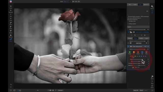 Making Specific Colors Pop in a Black & White Photo смотреть онлайн