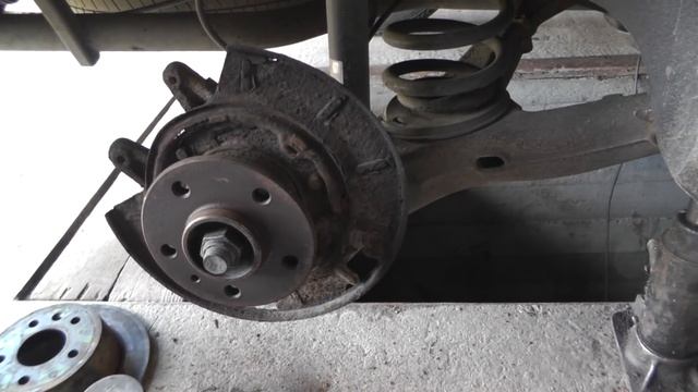 Почему плавают обороты? Как подводить колодки? Vito 638 CDI смотреть онлайн