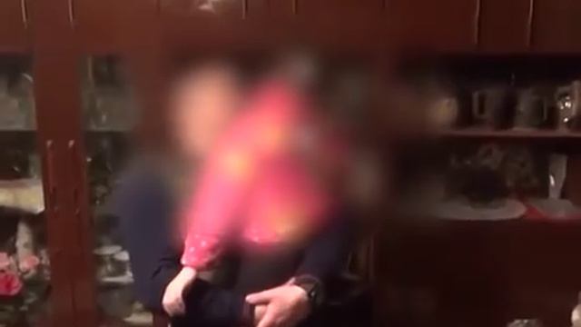 Ночью на Юмашева,один алкабас решил пострелять в дверь,а дома были его мама и дочь😕 смотреть онлайн