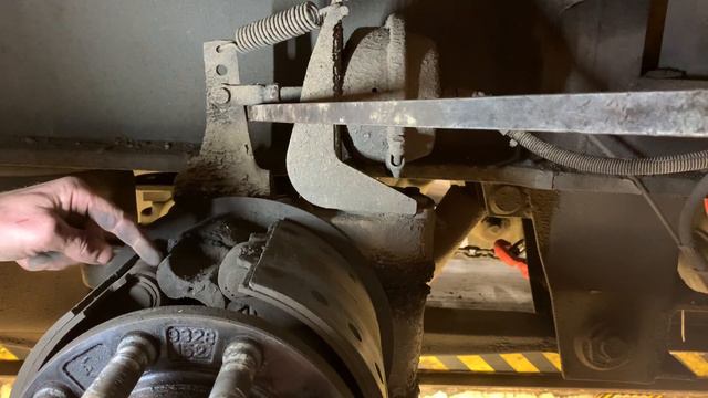 What It Means When Brake Shoes Go ( Over The Cam ) Mobile Hgv Mechanic Truck Trailer Lorry Semi Rig