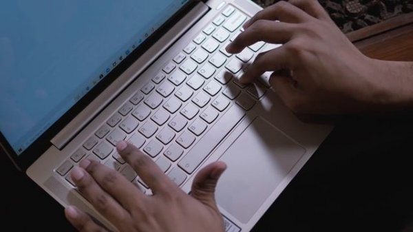 Nyobain Lenovo Yoga S740 (14IIL) - Laptop Tanpa Gimik !