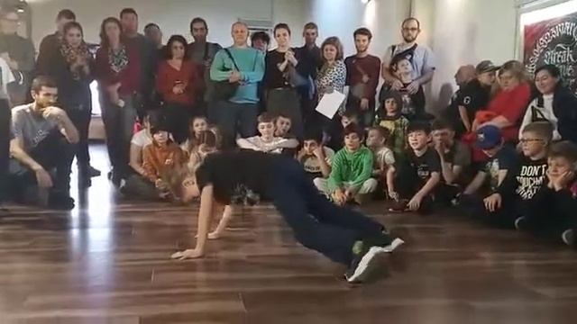 Я на сривнованиях по брейк дансу1 выход смотреть онлайн