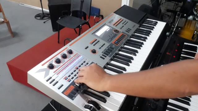 Casio XW-P1 - Montando Timbres - Misturando Timbres usando Volume para montar um timbre ao vivo. смотреть онлайн