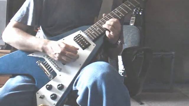 Jay Turser JT-VF through a Roland Cube 30 смотреть онлайн