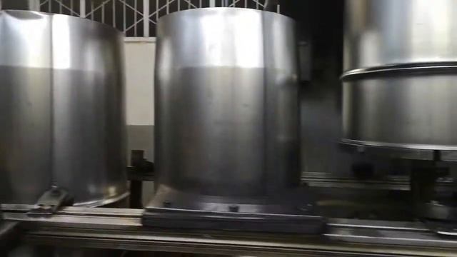 Заглянул на СеверПромтару, и восхитился, как они делают металлические бочки смотреть онлайн