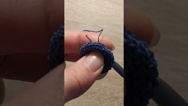 Приемы вязания крючком Вяжем большой синий цветок часть 1 смотреть онлайн