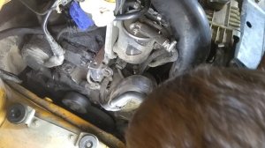 Замена насоса охлаждающей жидкости (помпы) Вито 638