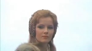 Я поля влюблённым постелю