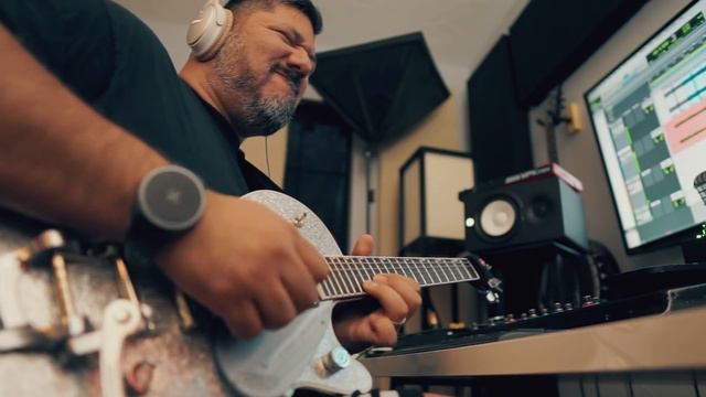 Here's a clip of me practicing with the Soundbrenner Pulse. смотреть онлайн