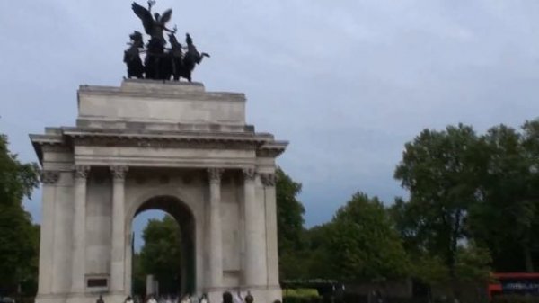 Buckingham Palace Popular Buck House Monarch Queen King Residence UK by BK Bazhe.com