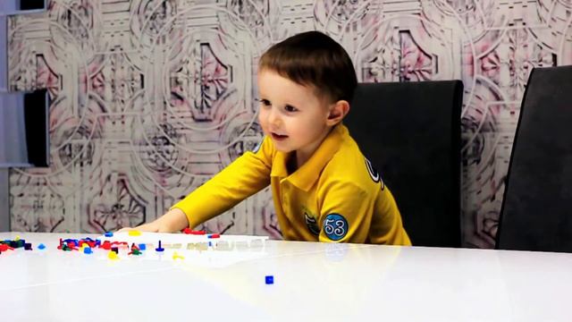 Матвей играет в мозайку смотреть онлайн