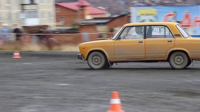 Виртуоз руля. Карабаш 27.10.2013 ВАЗ 2105 Миасс слалом смотреть онлайн