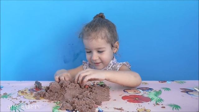 ?ИЗВЕРЖЕНИЕ ВУЛКАНА и МОКРЫЙ ПЕСОК. Вулкан из цветной пены как сделать. Детский опыт вулкан из соды смотреть онлайн