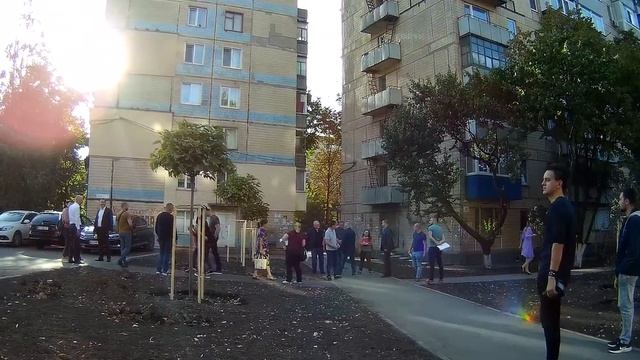 17.09.21 филантроп Саша Вилкул пафосно открыл после ремонта три асфальтные дорожки на 4м Заречном смотреть онлайн