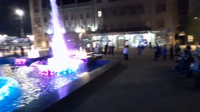 Музыкальный фонтан перед консерваторией в Саратове.02.05.2021. смотреть онлайн