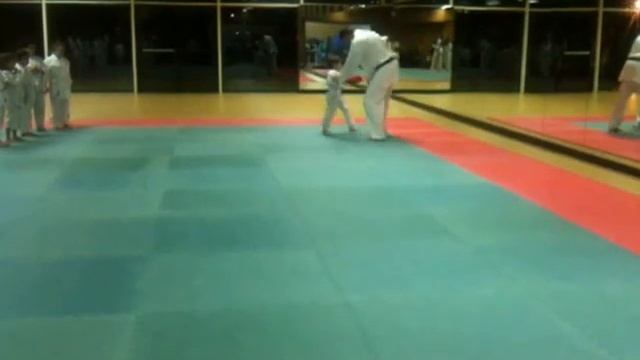 Andrea V. _ Combat de karaté à 5 ans смотреть онлайн